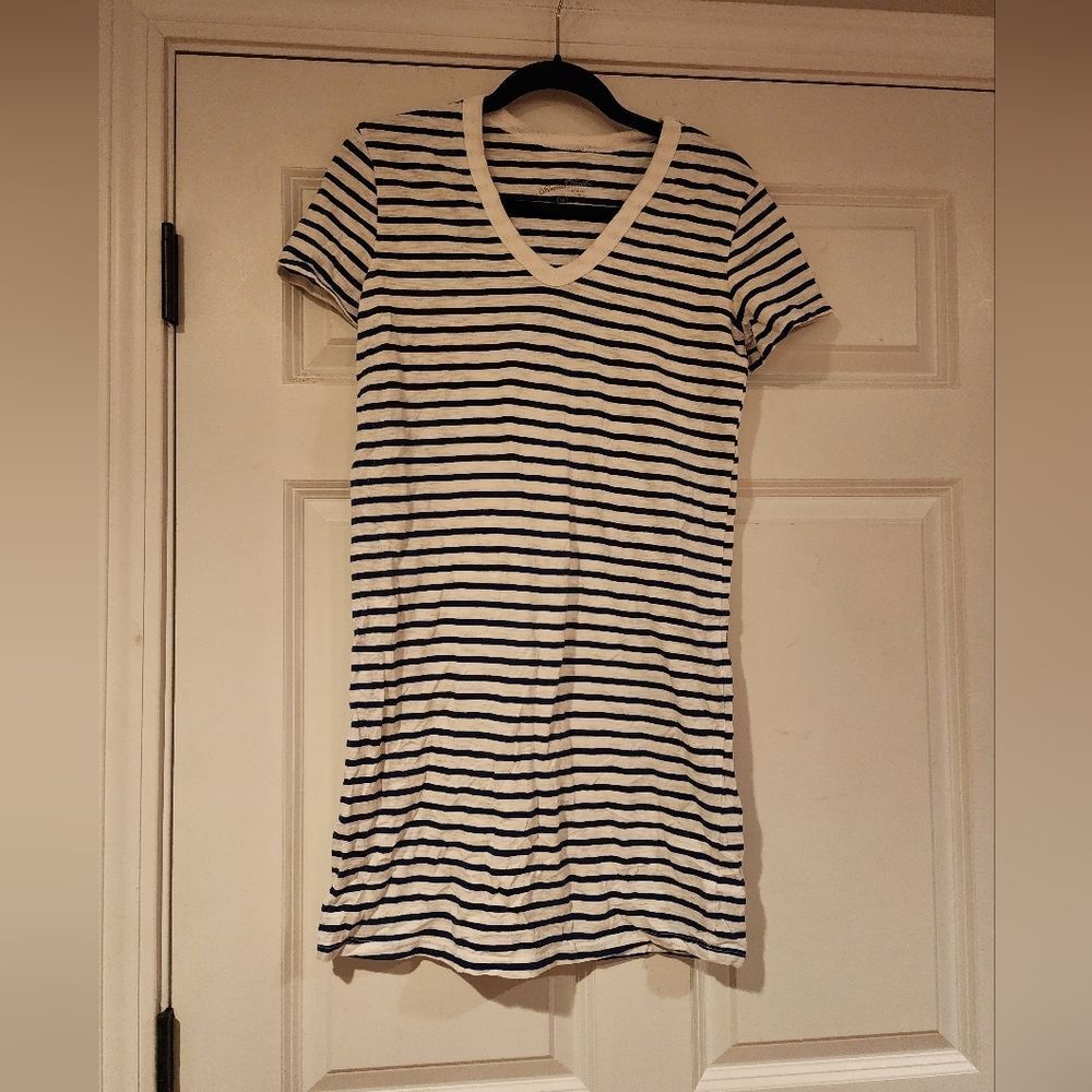 Universal Thread Blue and white striped short sleeve dress